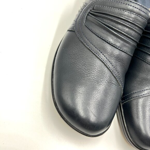 Clarks Womens Size 8.5M Dark Blue Leather Slip On Mules Clogs Shoes - Picture 4 of 15